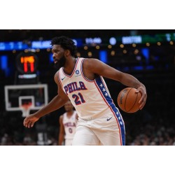 Joel Embiid volvió a alardear de su fuerza